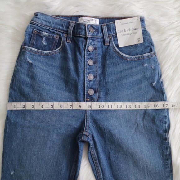 Abercombie & Fitch Ultra High Rise Kick Flare Jeans Sized 26 / 2R NWT - Picture 6 of 10